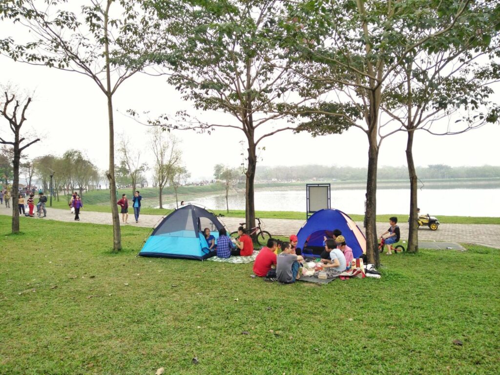 cắm trại ở công viên hồ thiên nga Ecopark cắm trại ở công viên hồ thiên nga Ecopark