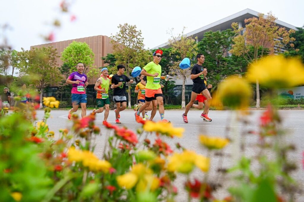 cung đường chạy bộ Ecopark Marathon đẹp nhất Việt Nam
