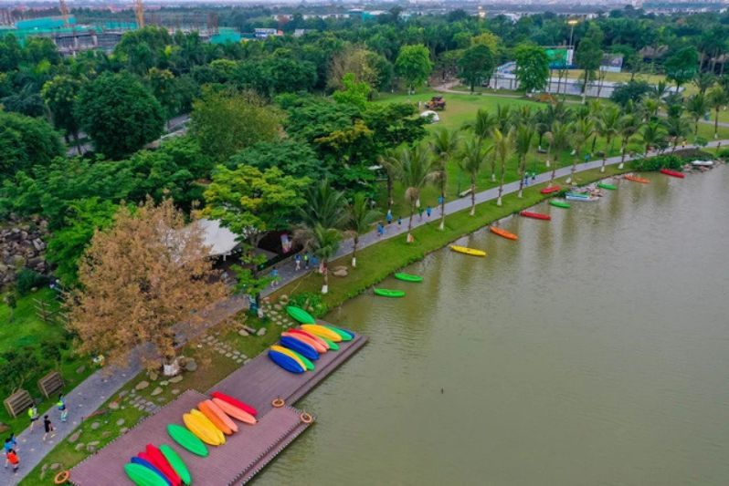 cung đường chạy ecopark city trail tại khu đô thị Ecopark với hồ thiên nga Swan Lake Park